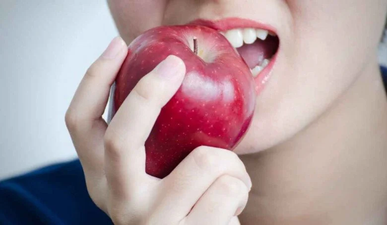 Ăn táo có nhiều chất giúp sức khỏe tim mạch được tốt hơn