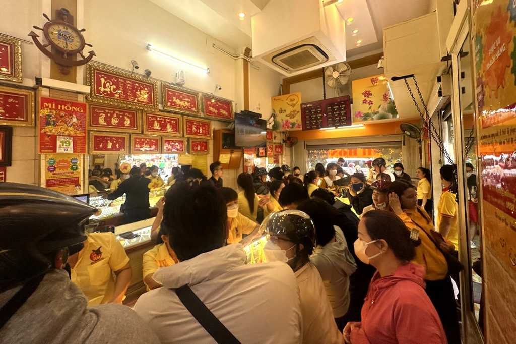 Tiệm vàng Mi Hồng được rất nhiều người dân TP HCM tin dùng