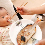 Bé mấy tháng ăn được thịt cá tôm? Những điều mẹ cần lưu ý khi cho trẻ ăn được thịt cá tôm